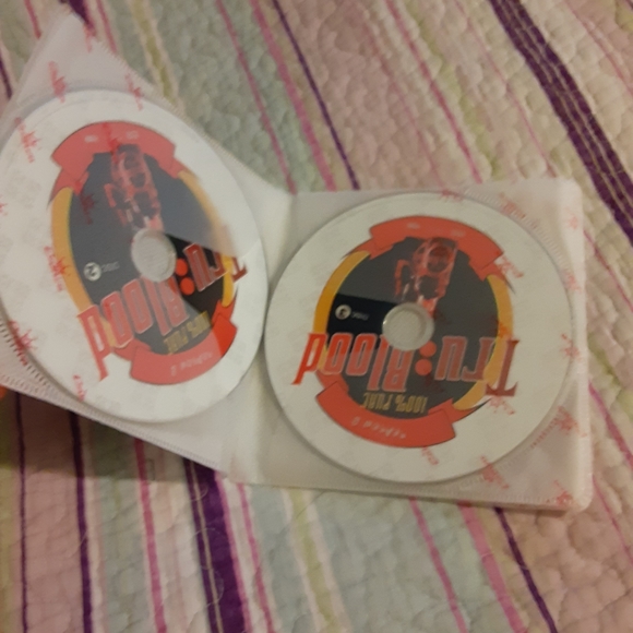 True blood season 2 DVD - Picture 4 of 6